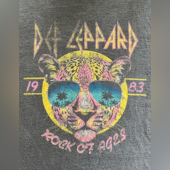 Def Leppard Graphic T-Shirt - Picture 3 of 4